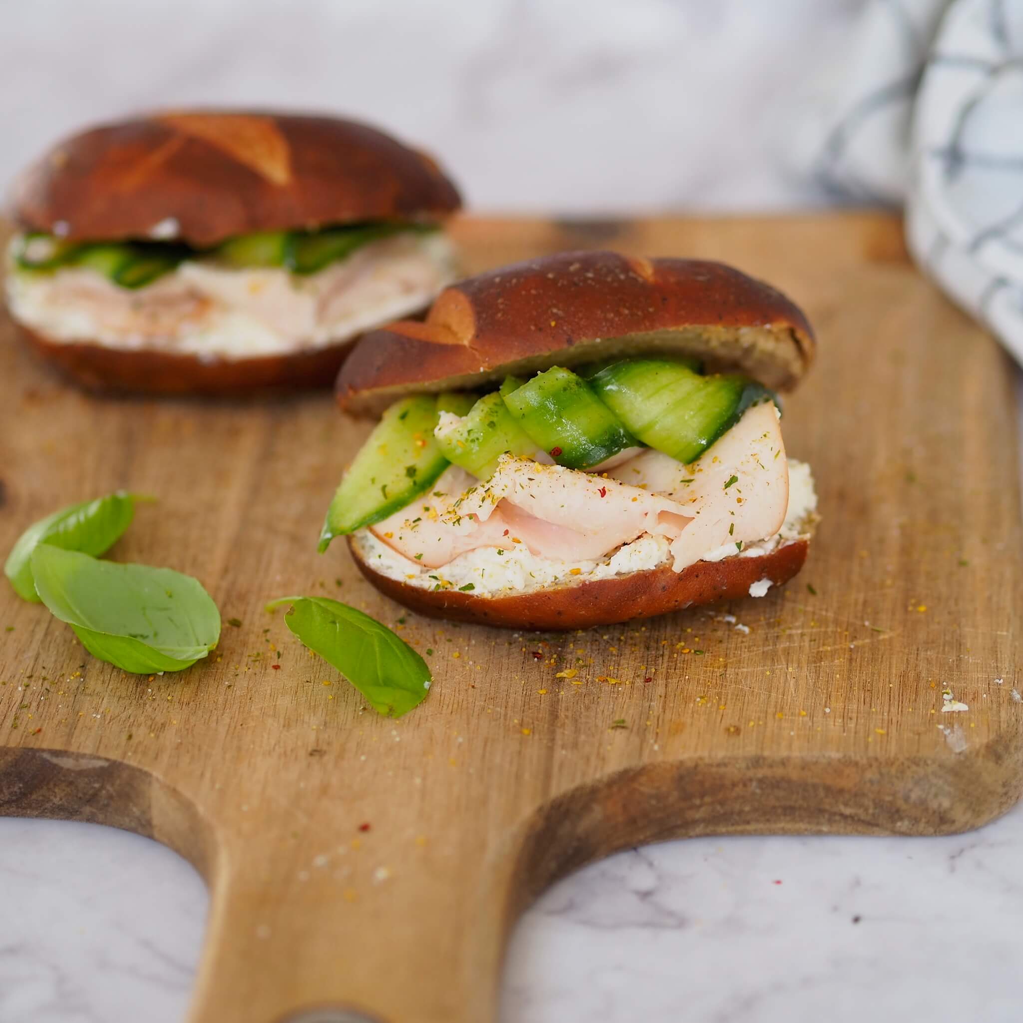 BenFit Rezepte || Laugenstange mit Putenbrust und Gurke || GETBENFIT BenFit Rezepte || Laugenstange mit Putenbrust und Gurke || GETBENFIT