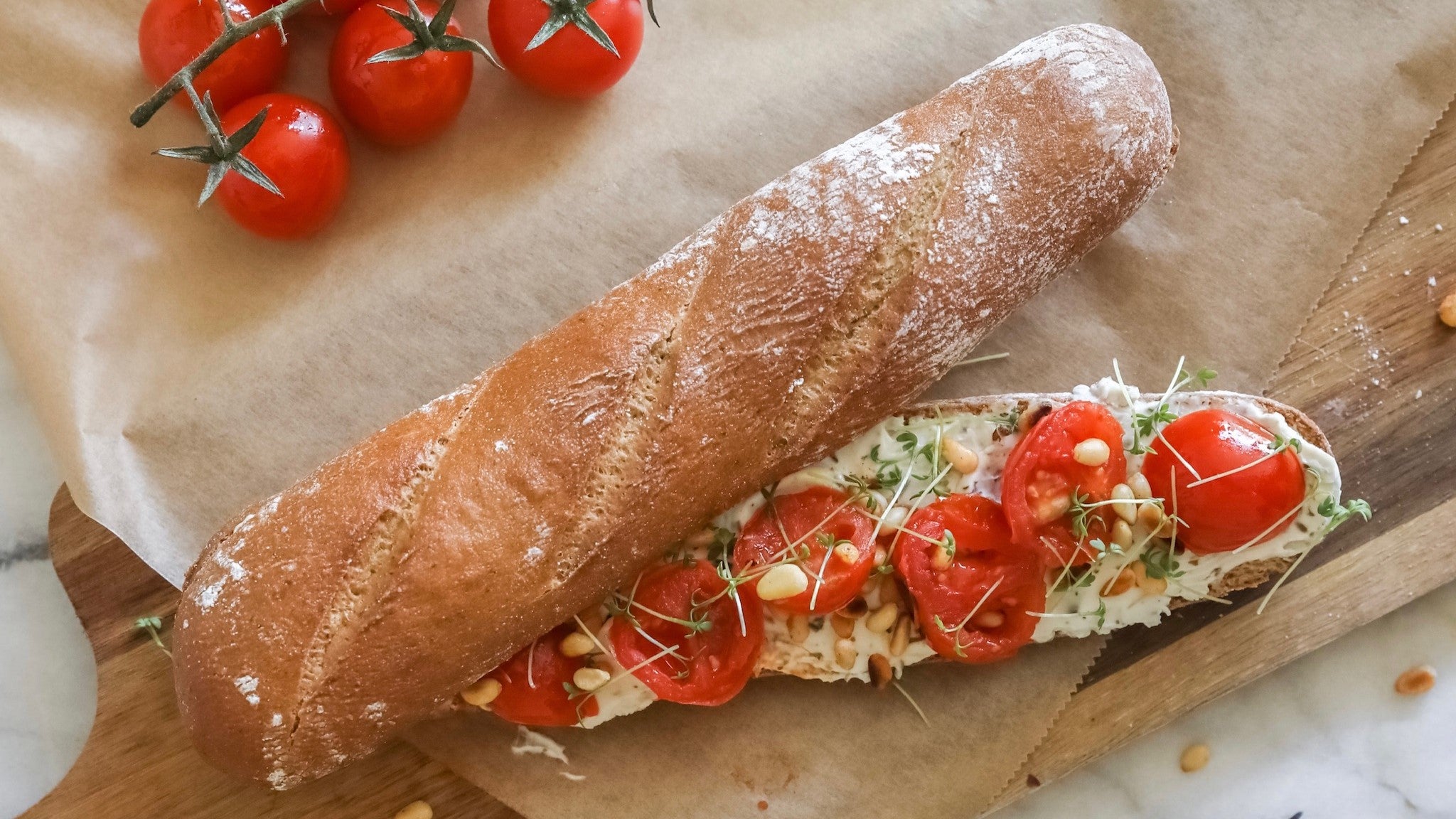 High Protein Baguette von BenFit mit Tomaten und Frischkäse