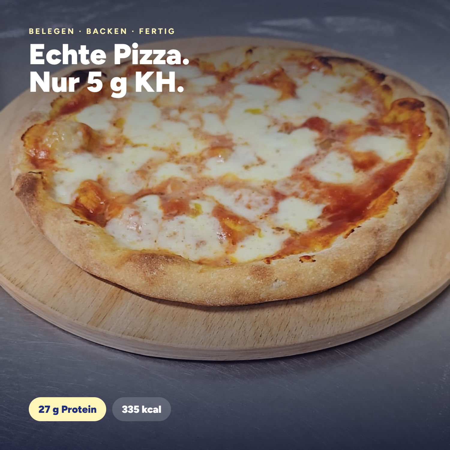 Belegte Keto Pizza auf Low Carb Pizzaboden